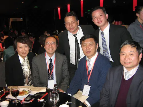 - עם חברים מהמשלחות של סין, יפן וקוריאה במסגרת עבודת כינוסי ISO-TC249